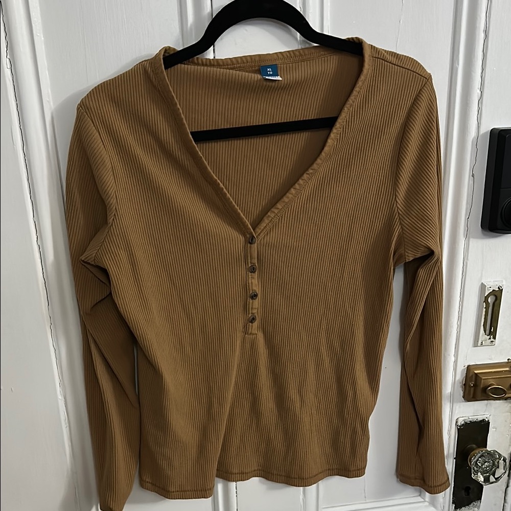 ‼️ FREE WITH PURCHASE ‼️ Old Navy Tan Ribbed Long Sleeve Henley